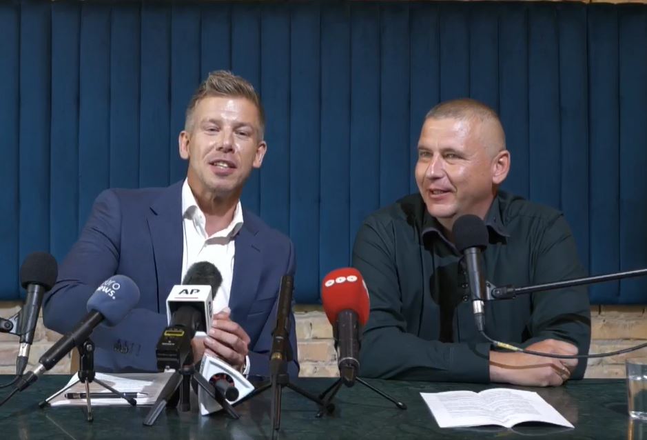 Sosem volt még élesebb kontraszt a magyar politikában