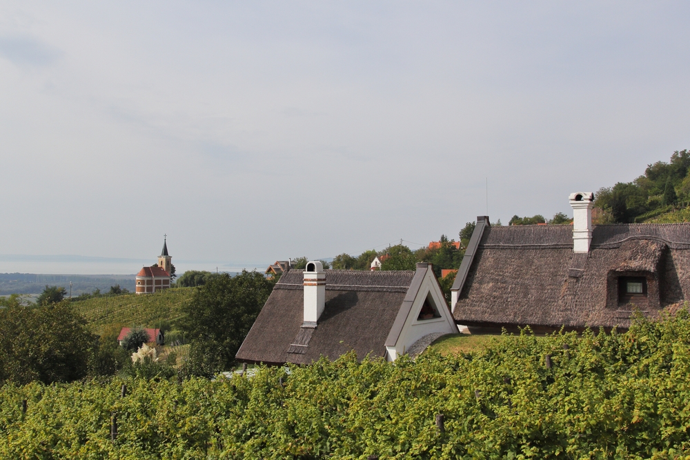 A romos házakat is megveszik a Balatonon