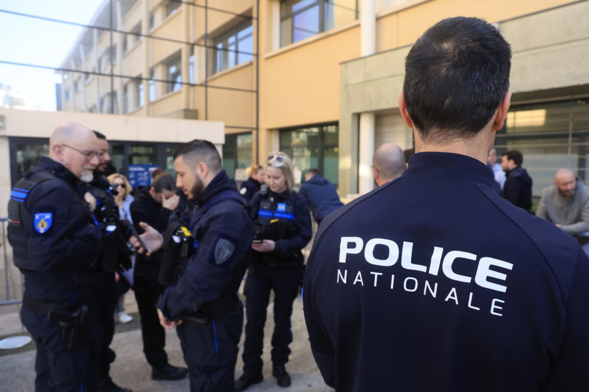 A francia rendőrség megszállta a jobboldali ellenzék irodáját