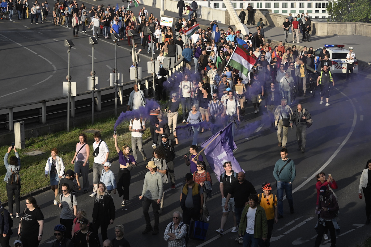 Hat országgyűlési képviselő inthet búcsút a mentelmi jogának