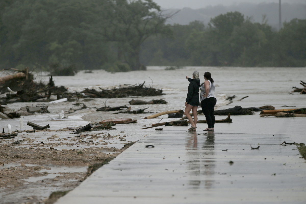 Ötven felett a texasi villámáradás halálos áldozatainak száma