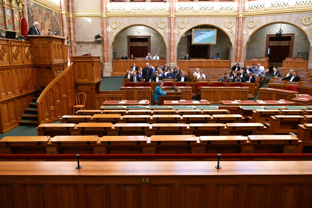 Határozatképtelen volt a parlament rendkívüli ülése