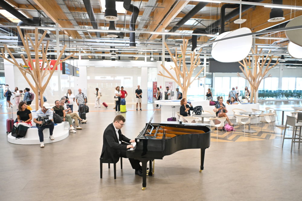 Zenével és tánccal ünnepelnek a Liszt Ferenc repülőtéren augusztus 20-án