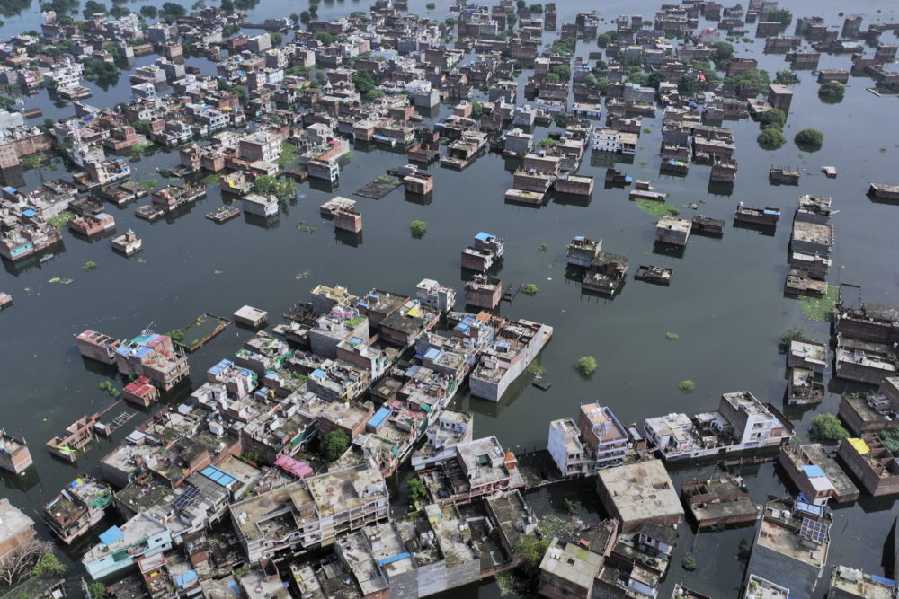 Árvíz sodort el egy indiai települést a Himalájában