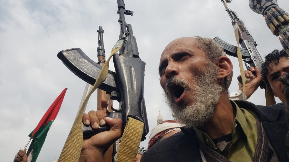 Egyházi vezetők és tüntetők együtt a háború befejezéséért