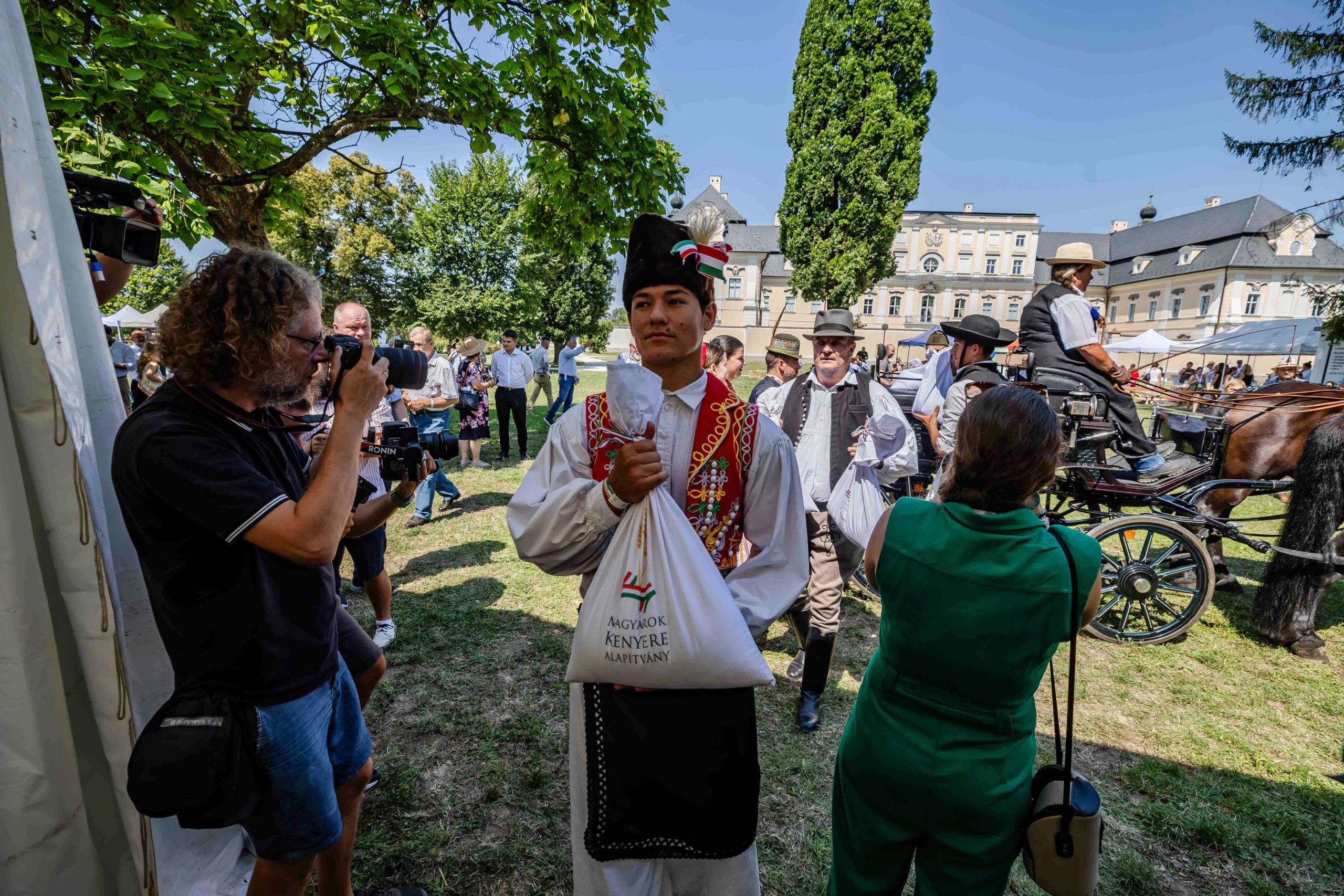 Tizenötmillió búzaszemet öntöttek össze a Nemzet kenyeréhez (Képgalériával!)
