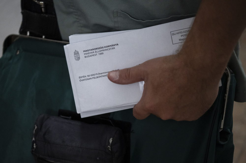 Már kétmillió nyugdíjas kapta meg az élelmiszer-utalványát