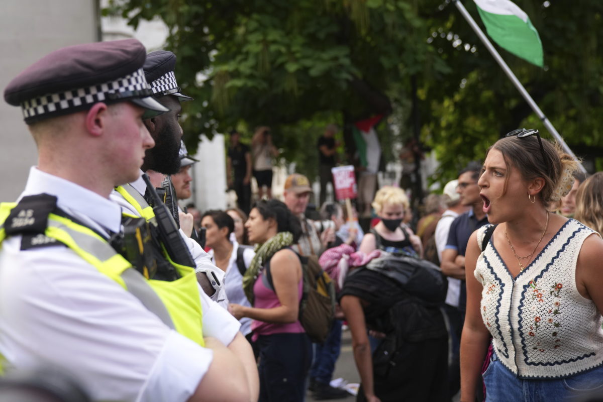 Közel ezer palesztinpárti bűnözőt kapcsoltak le Londonban