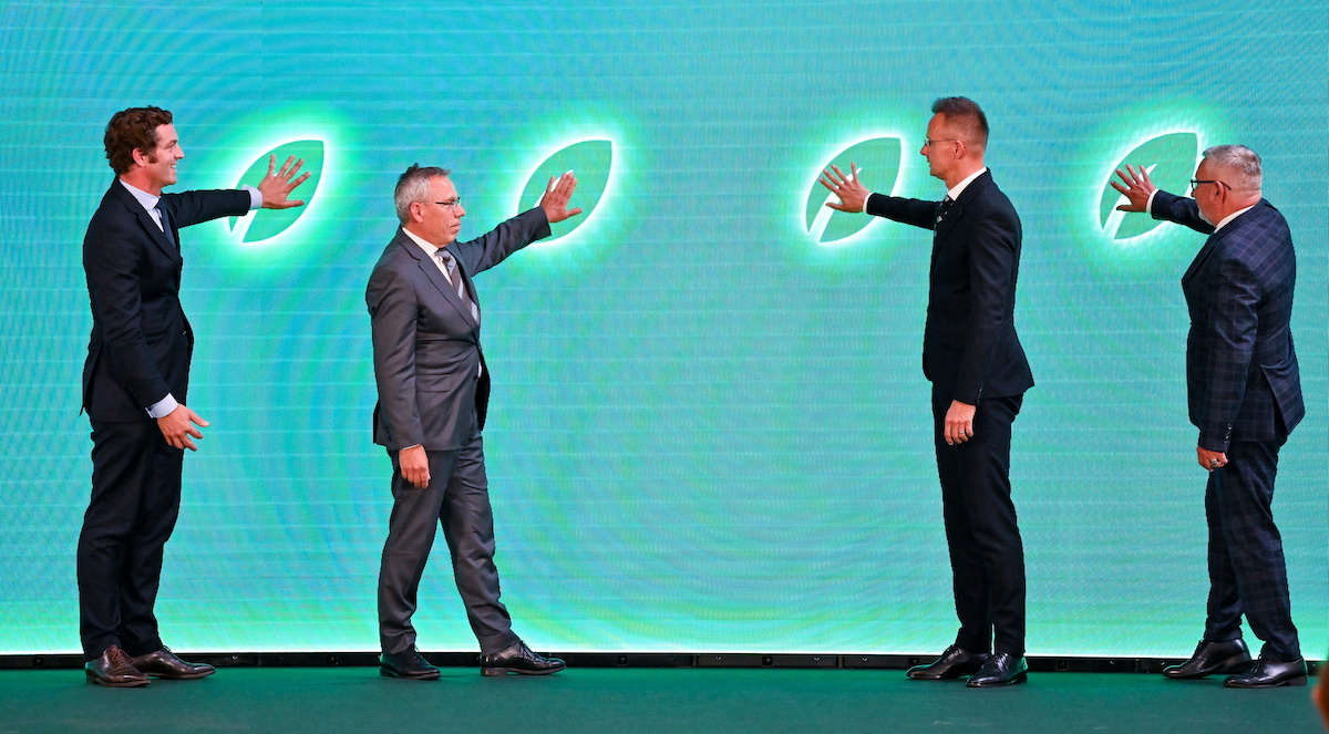 Szijjártó Péter: A kormány megvédi a magyarokat az európai mélyrepüléstől