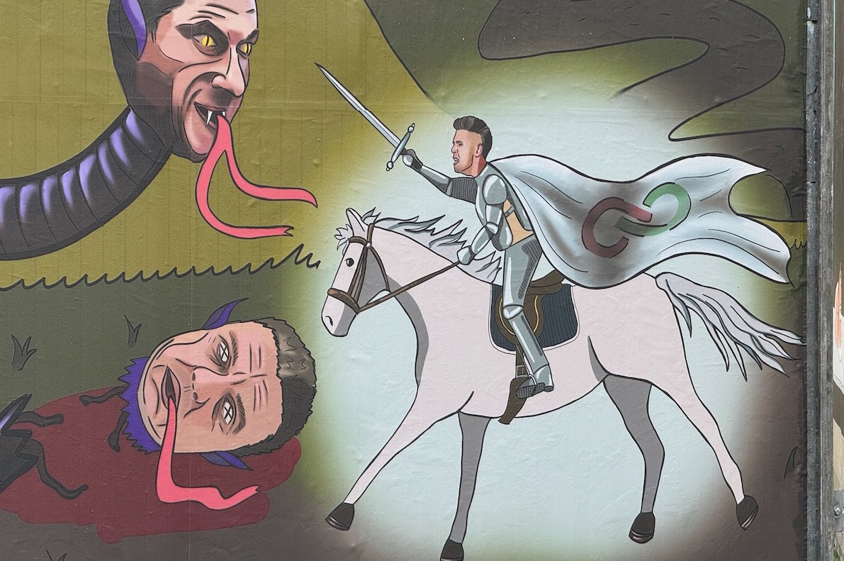 TiszARC – A Tisza narratíváját erősítő plakátok leptek el egy budapesti parkot