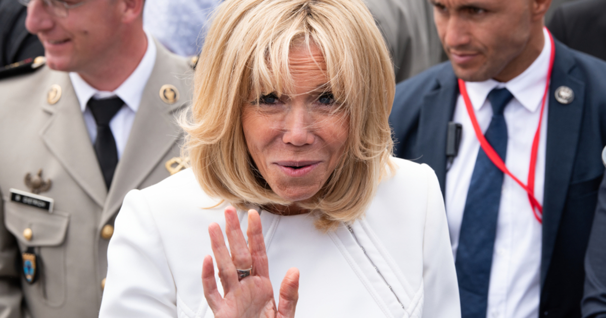 Kellemetlen: Brigitte Macron férfiként szerepel az adónyilvántartásban is