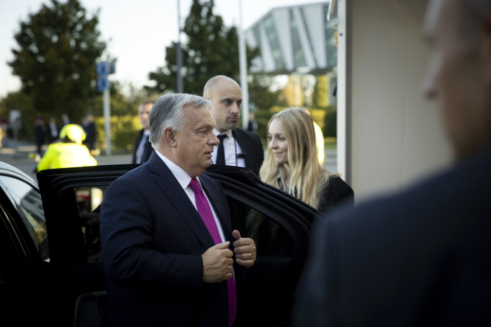 Viktor Orban trdi, da se je EU odločila za vojno, kar izziva odzive v Romuniji in na Madžarskem