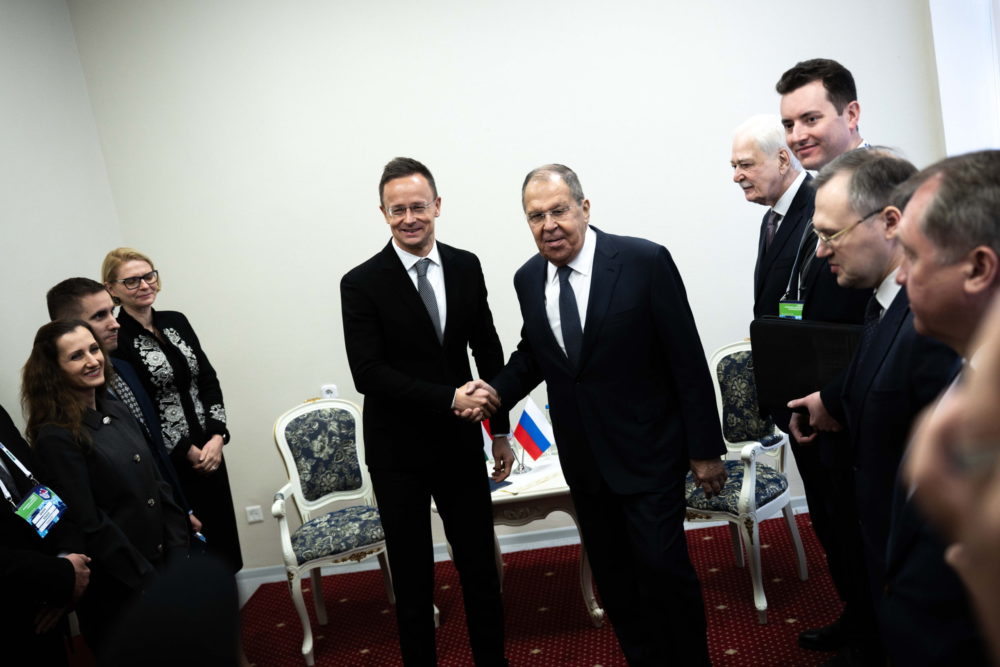 Szijjártó Péter: Vissza kell hozni a békét