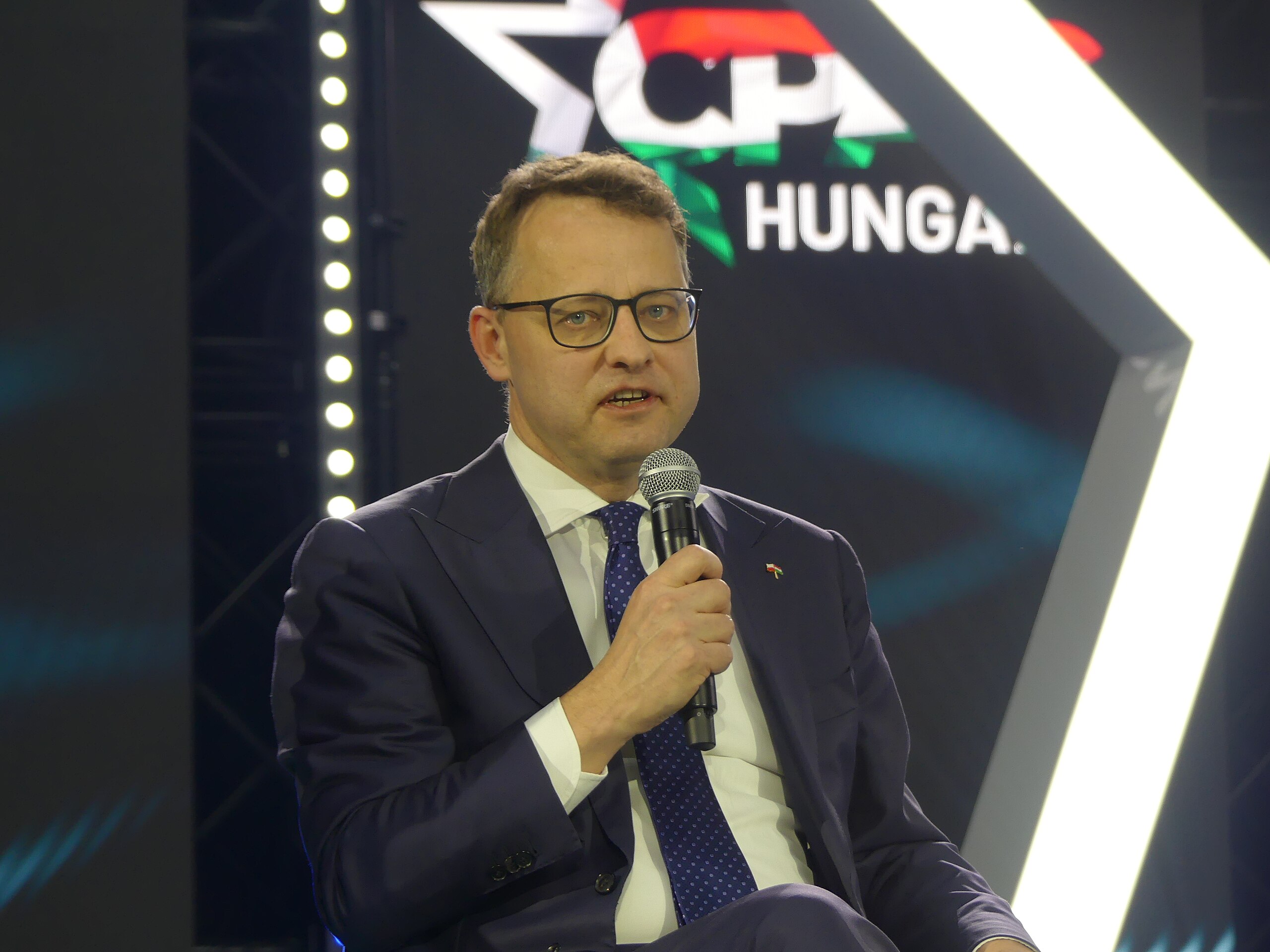 Én nem utaznék haza a miniszterhelyettes helyében