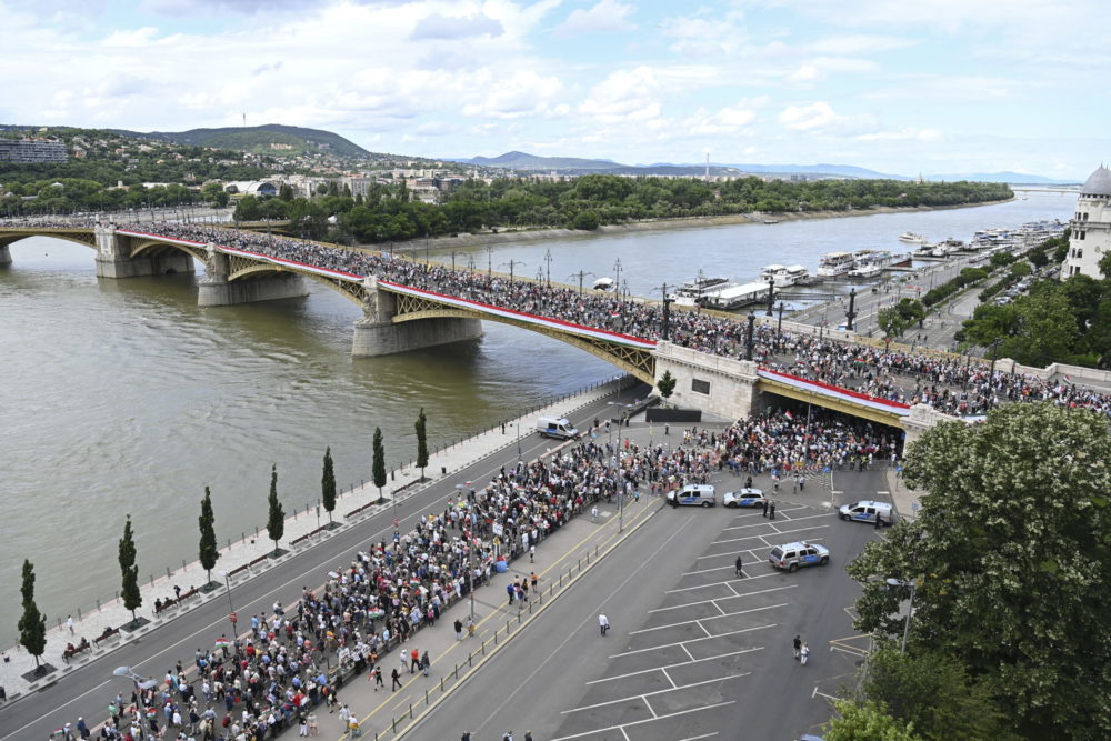 Történelmi ütközet az utcán