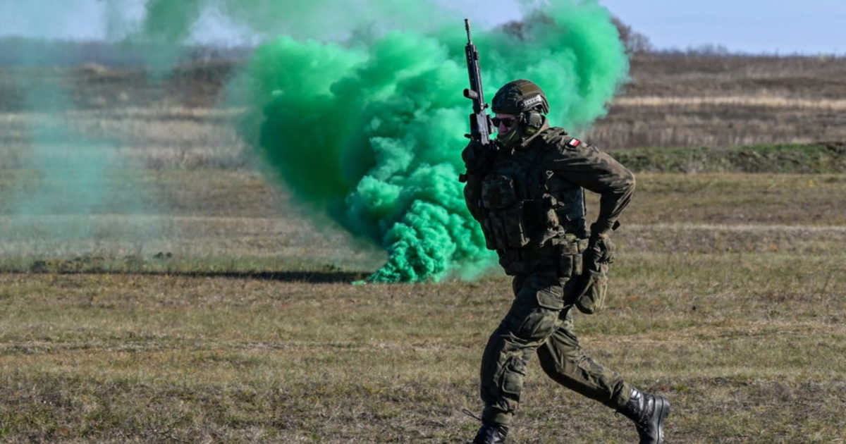 A sorkatonaság bevezetésével mesterséges félelmet generálnak Európában