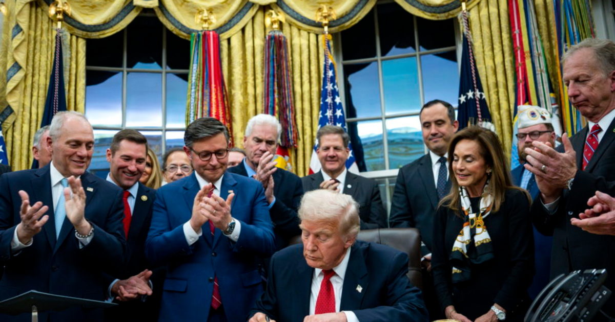 Donald Trump aláírta az Epstein-akták nyilvánosságra hozatalát elrendelő törvényt