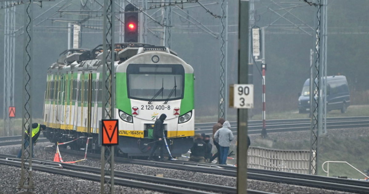 Kreml: Furcsa lenne, ha Varsó nem Moszkvát vádolná a lengyel vasútvonalak megrongálásával