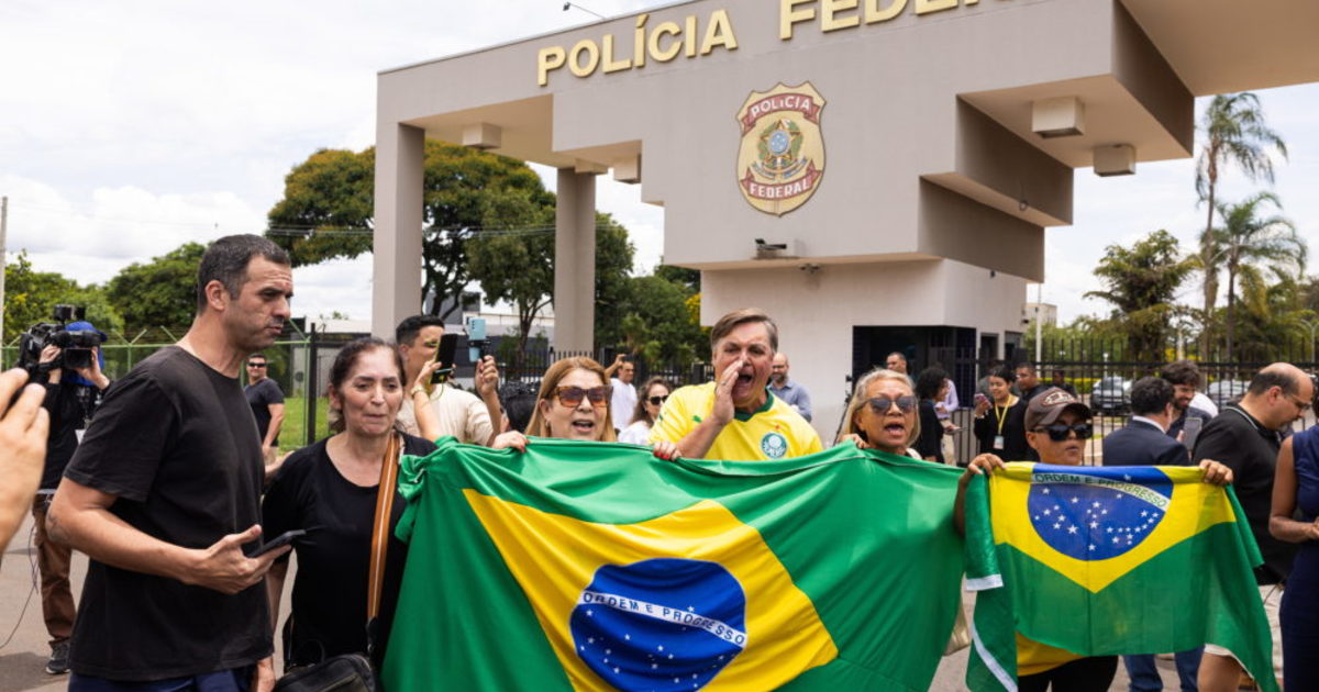 Jair Bolsonaro rendőrségi őrizetben marad