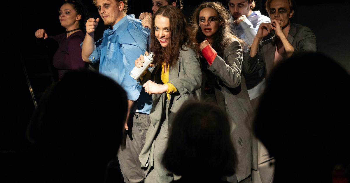 Költészet és a lázadás a posztoló világban