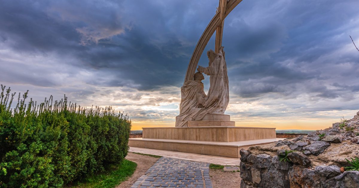 Aki a magyar koronát hazahozta Rómából