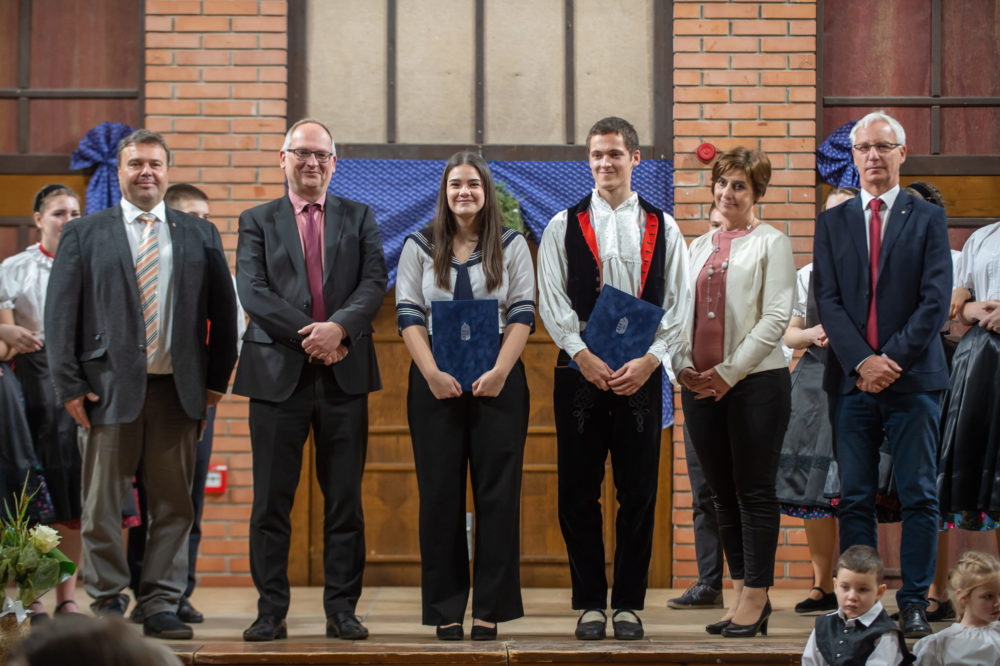 Nemzetiségi Tanulmányi Ösztöndíjakat adott át Soltész Miklós Baján