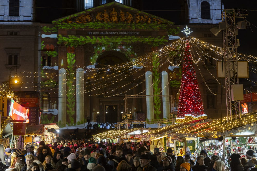 A nap képe: Az Advent Bazilika karácsonyi vásár ünnepélyes megnyitója