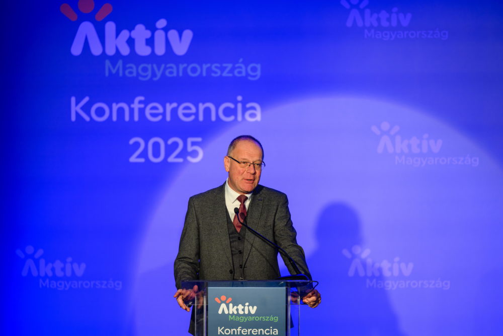 Navracsics Tibor: Az erős Magyarország csak erős közösségekre épülhet