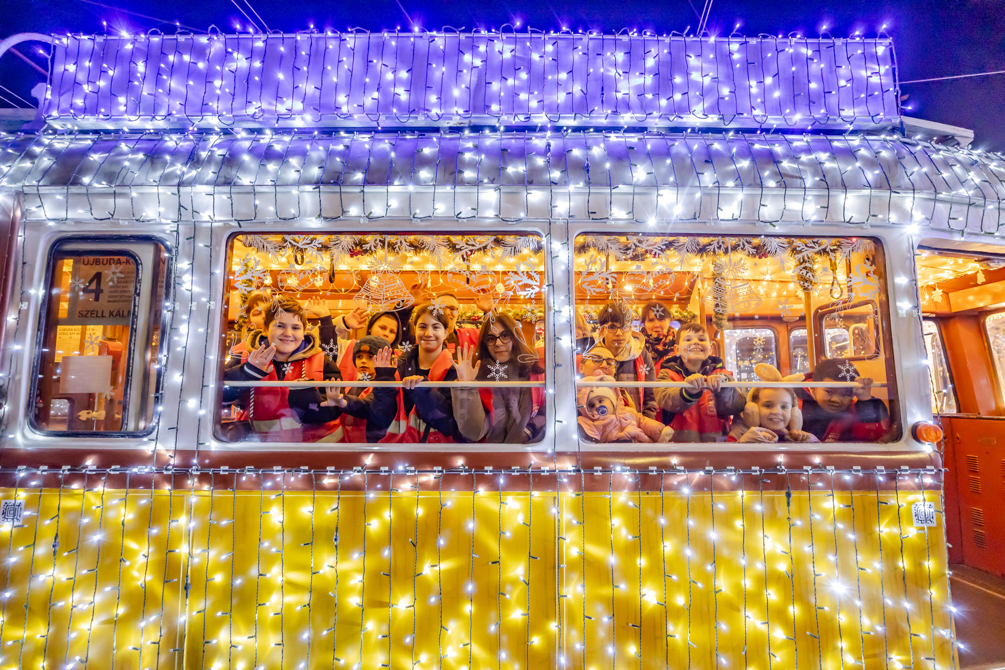 Elindultak a fényvillamosok Budapesten (Fotók!)