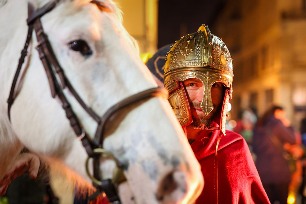 Fény derül a sötétségre