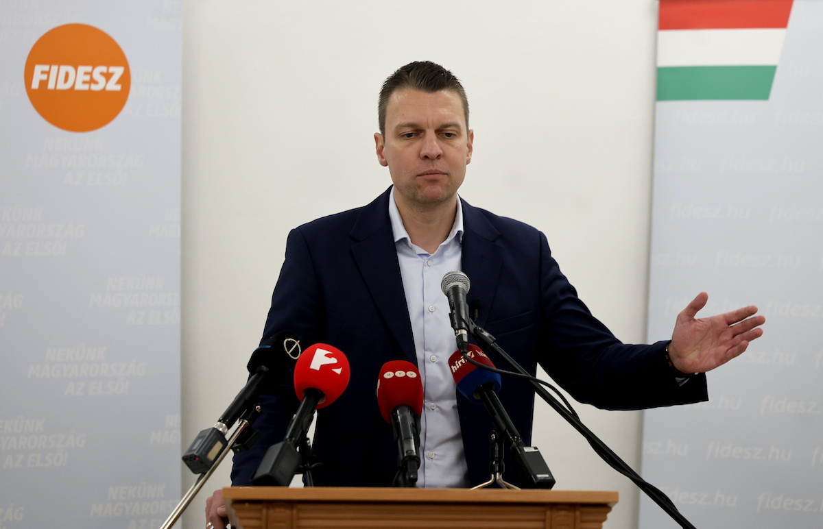 Menczer Tamás: Zelenszkij közeli barátai öles léptekkel haladnak a börtön felé