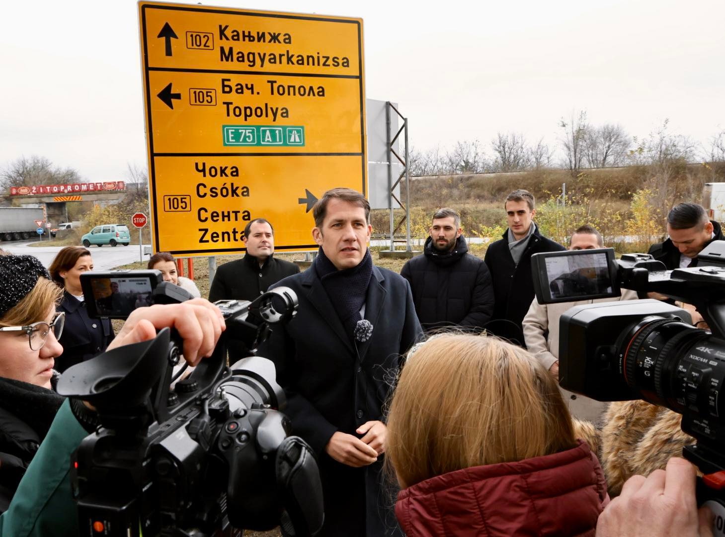 Újra kétnyelvűek lesznek Délvidék útjelző táblái