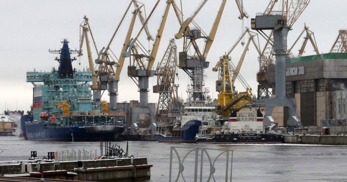 Orosz lobogó alatt közlekedő tartályhajót ért támadás Törökország partjainál