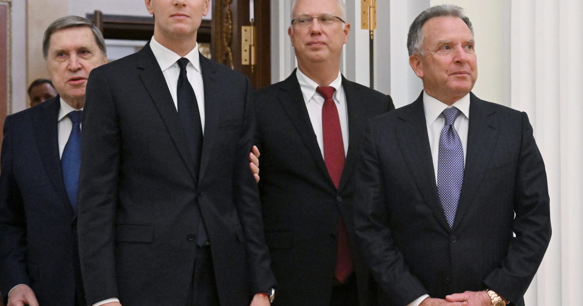 A Kreml főtárgyalója két lábbal szállt bele a német kancellárba