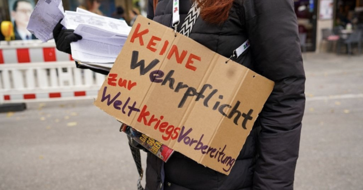 Két tüntetés, egy üzenet: nem a sorkatonaságra! (videó)