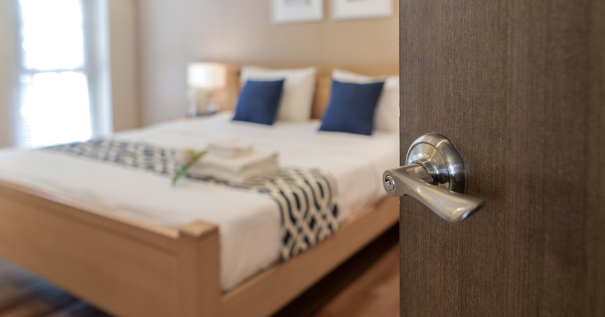 Miért hagyja nyitva a hálószoba ajtaját éjszakára?