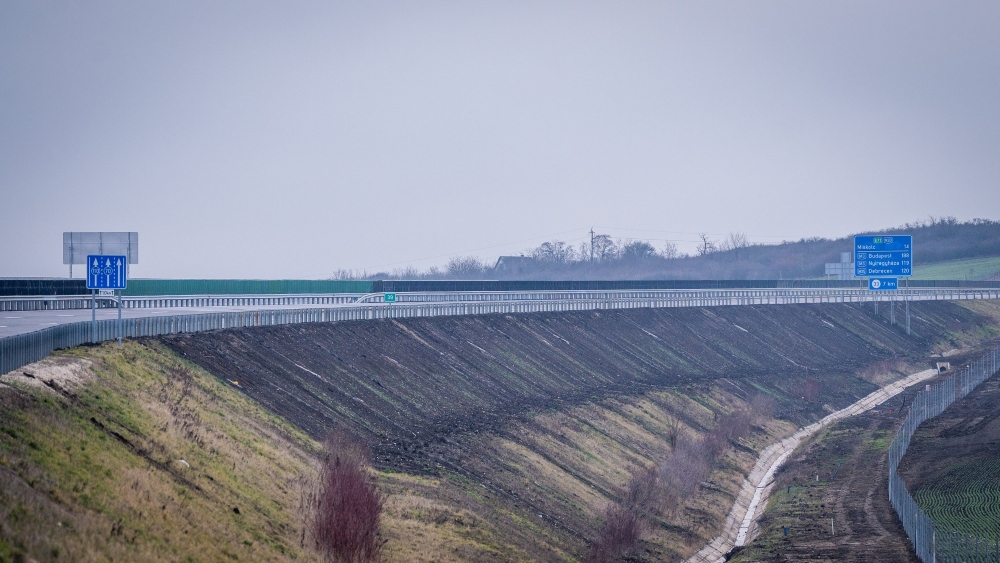 Kedden délután nyílhat meg a forgalom előtt az M30-as autópálya lezárt szakasza