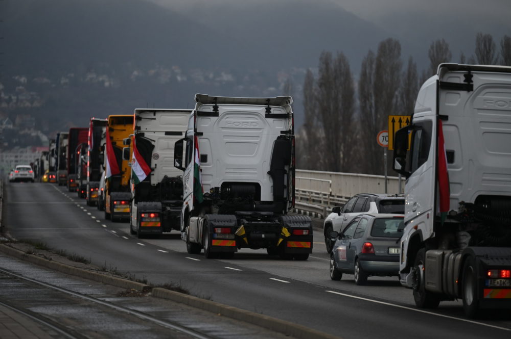Háromszáz magyar település szabadul meg a kamionoktól