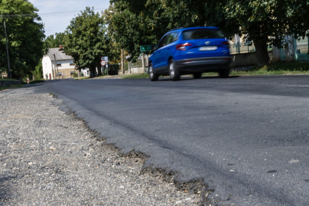Több mint száz település külterületi útfejlesztését támogatja a kormány