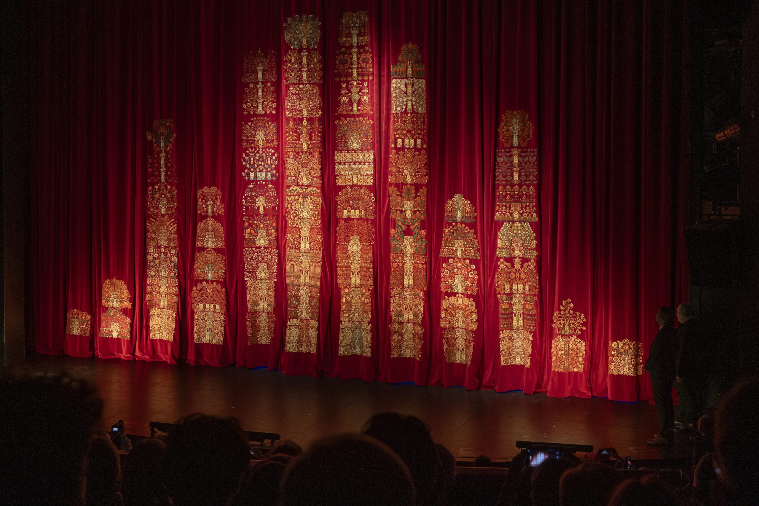 A Nemzeti Színház új díszfüggönye