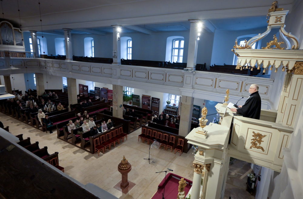 „Karácsony csodája az, hogy maga Isten nyújtja a kezét felénk a megbékélésre”