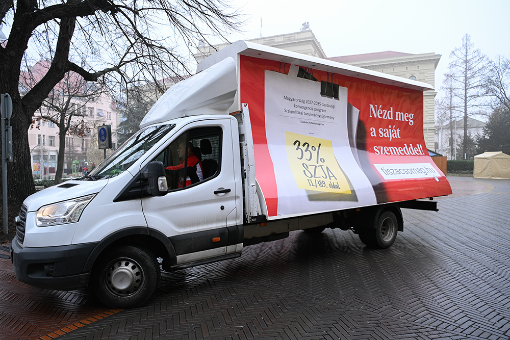 Nézd meg a saját szemeddel!