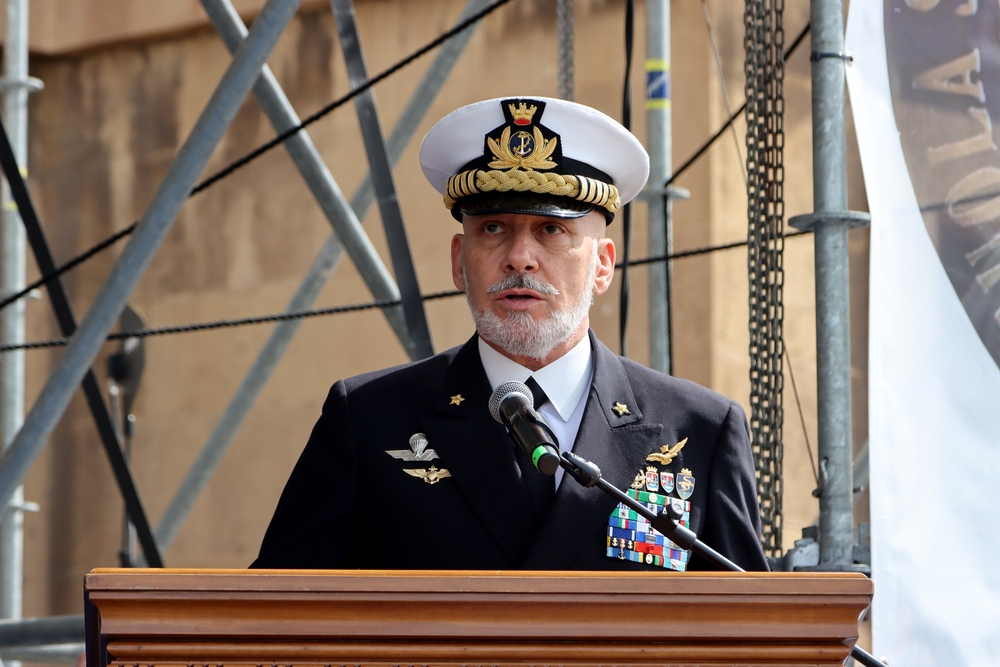 Nérónak hiszi magát az abnormális admirális