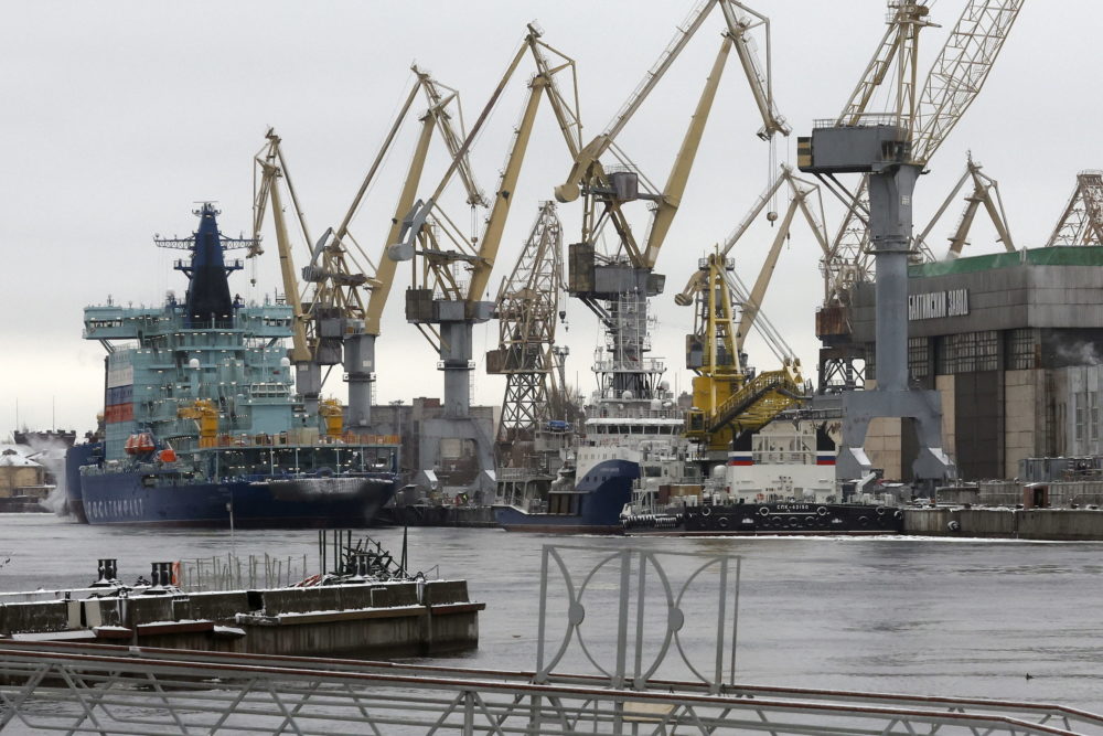 Orosz lobogó alatt közlekedő tartályhajót ért támadás Törökország partjainál