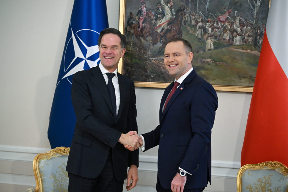 A NATO-vezér „pusztító” választ ígér Oroszországnak