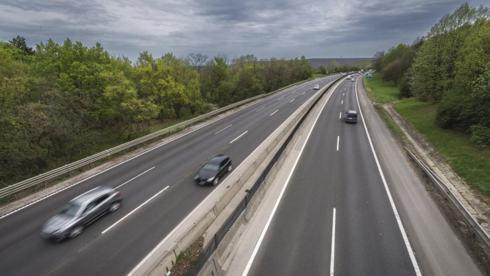 Épphogy magához tér az autópiac, máris agyoncsapná a Tisza áfaemelése