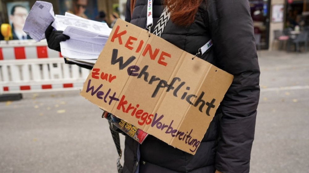 Két tüntetés, egy üzenet: nem a sorkatonaságra! (videó)