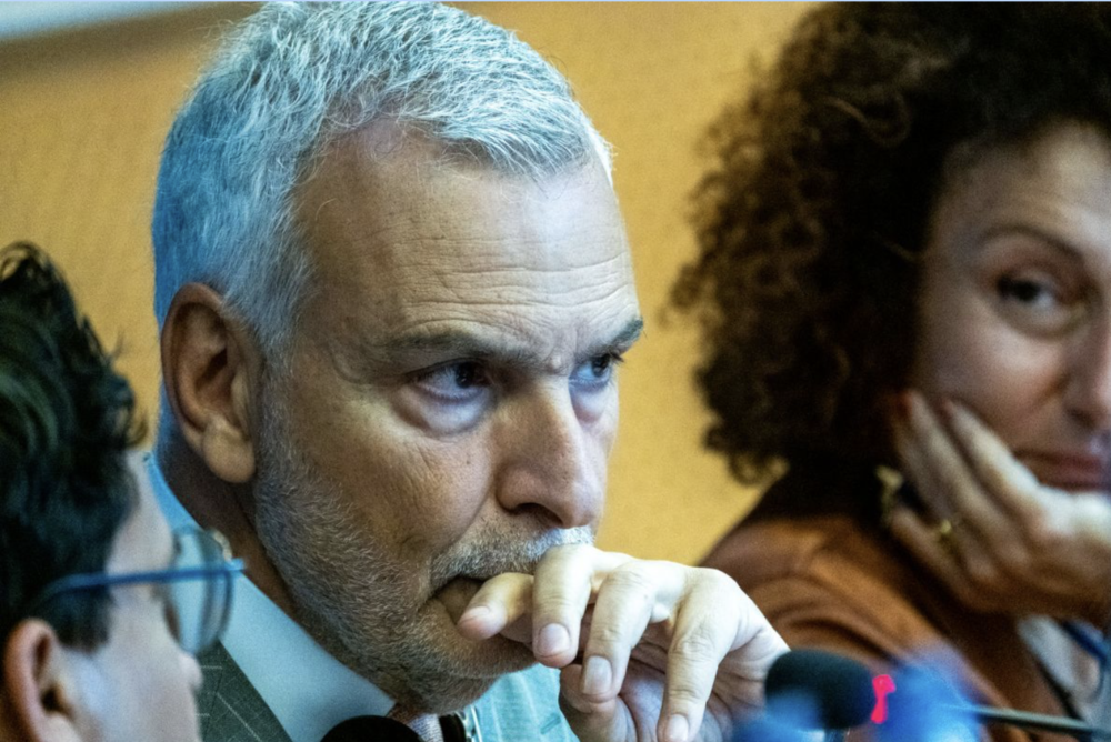 Pánik Brüsszelben, itt az első lemondás a korrupciós botrány után