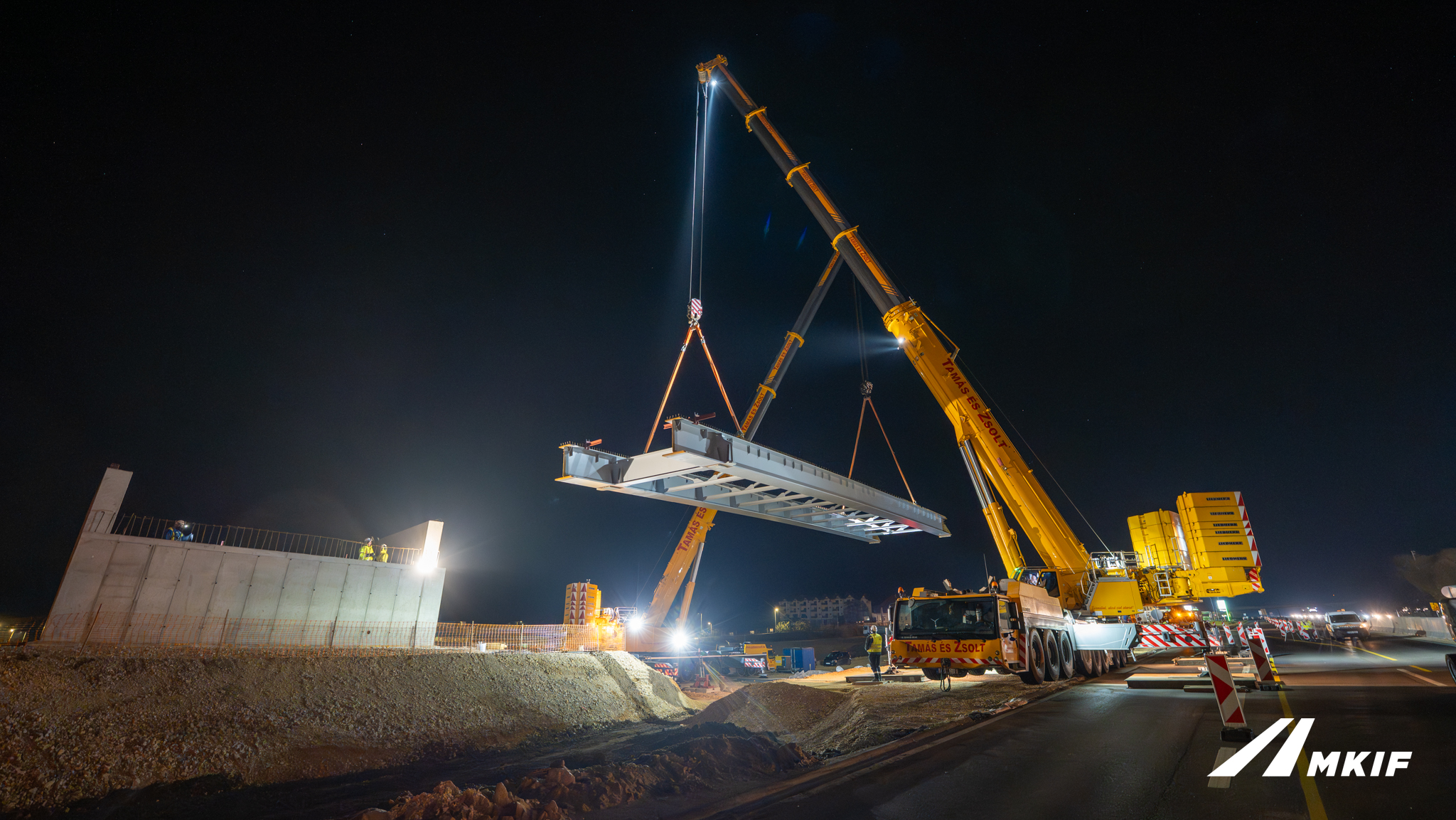 Új mérföldkő az M1-esen: látványos munka az éjszakában