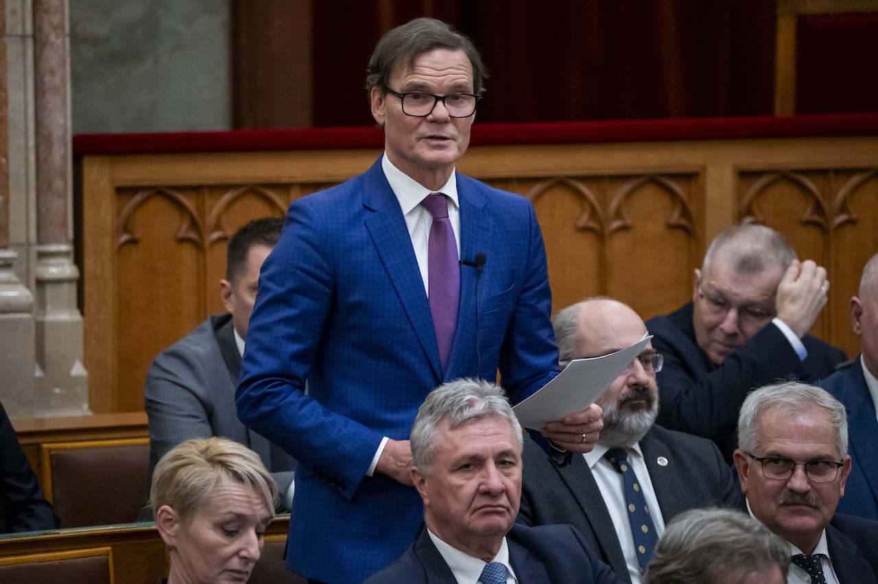 Fidesz: Lesöpörjük az asztalról a Tisza adóemelési terveit!